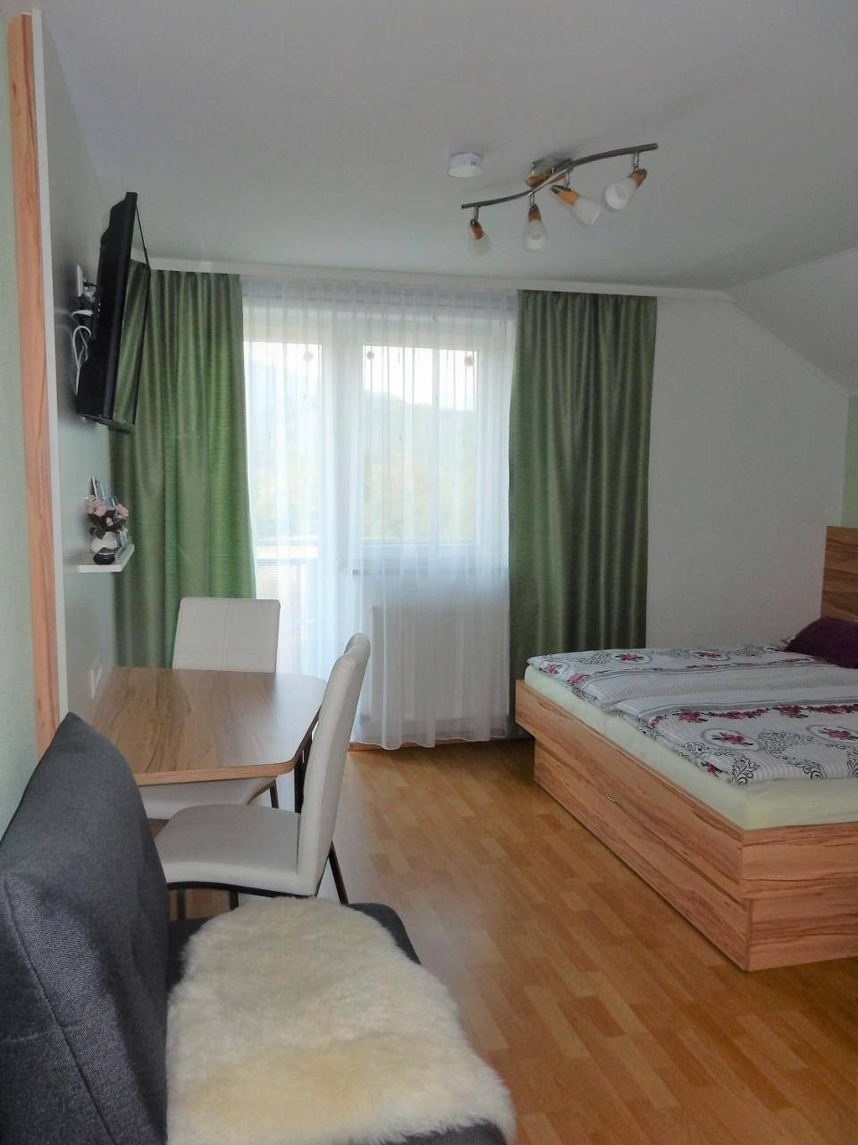 Fruehstueckspension Lach Bed and Breakfast Eberndorf Eksteriør billede